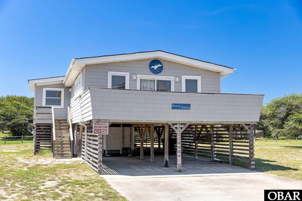 Image 1 of property listing at 4212 Lindbergh Avenue, Kitty Hawk, NC 27949