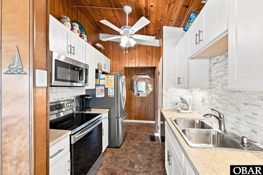 Image 12 of property listing at 4212 Lindbergh Avenue, Kitty Hawk, NC 27949