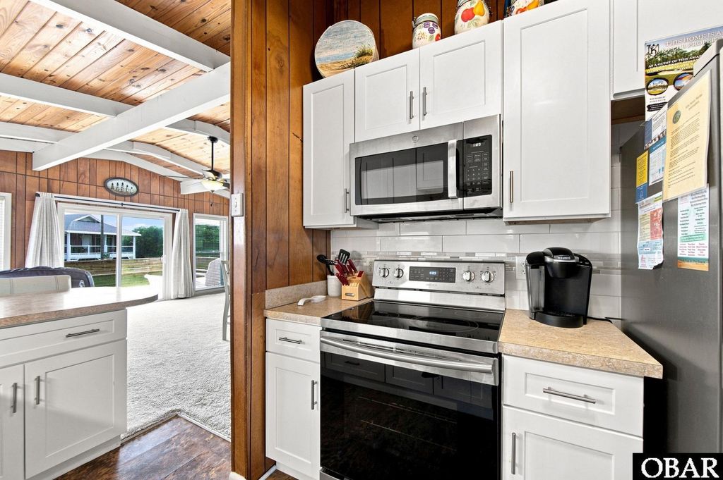 Image 14 of property listing at 4212 Lindbergh Avenue, Kitty Hawk, NC 27949