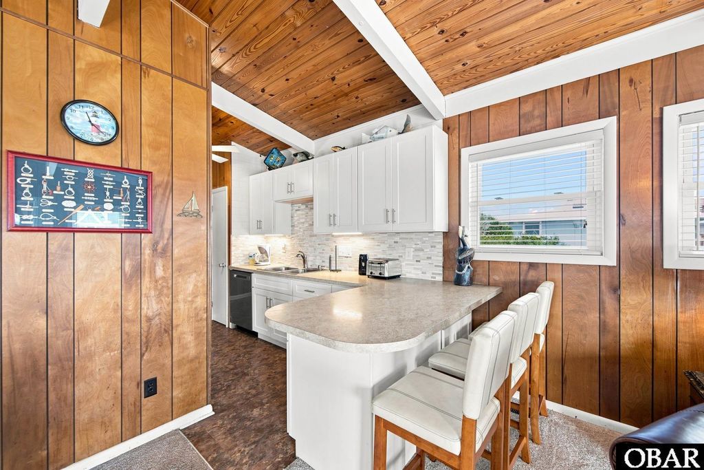 Image 9 of property listing at 4212 Lindbergh Avenue, Kitty Hawk, NC 27949