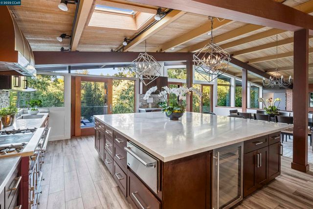 8 Oak Arbor Rd, Orinda, CA 94563