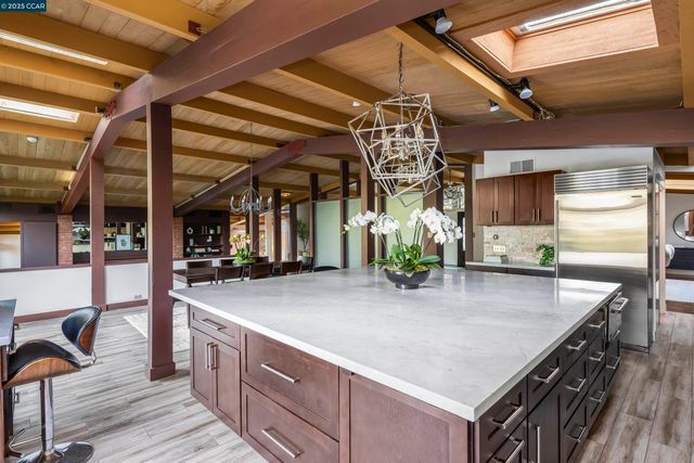 8 Oak Arbor Rd, Orinda, CA 94563