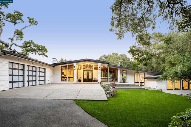 8 Oak Arbor Rd, Orinda, CA 94563