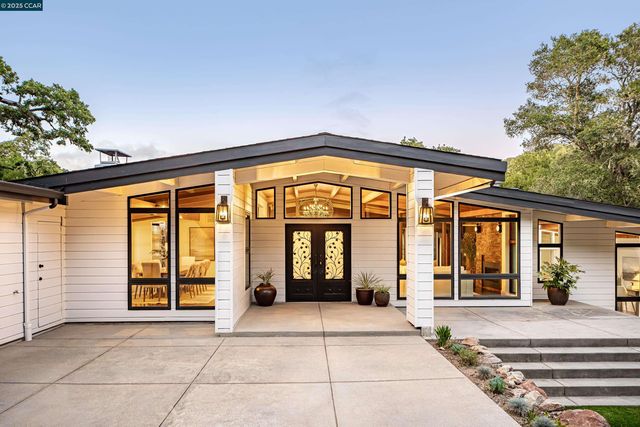 8 Oak Arbor Rd, Orinda, CA 94563