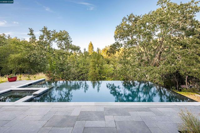 8 Oak Arbor Rd, Orinda, CA 94563