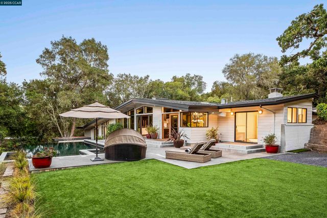 8 Oak Arbor Rd, Orinda, CA 94563