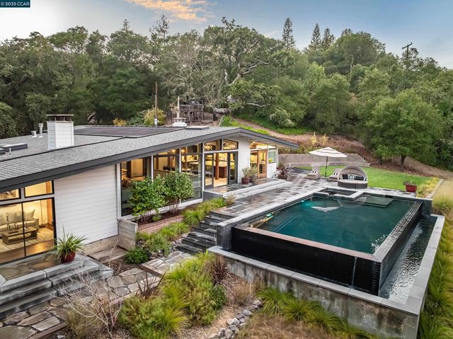 8 Oak Arbor Rd, Orinda, CA 94563