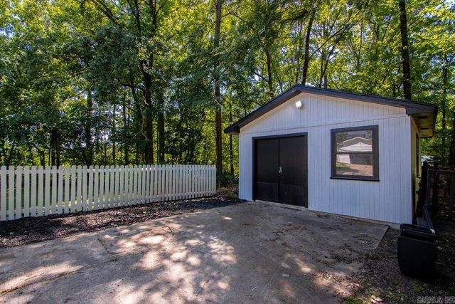 16325 Pride Valley Rd, Little Rock, AR 72223