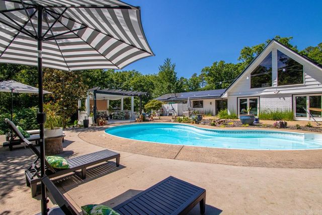16325 Pride Valley Rd, Little Rock, AR 72223