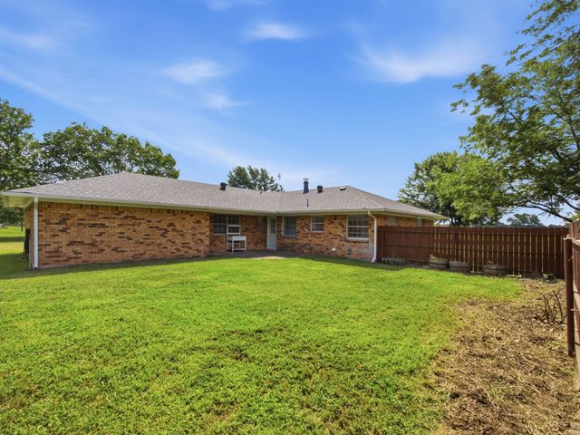 180 Davis Road, Combine, TX 75159