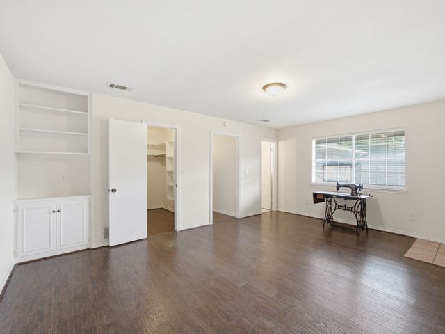 180 Davis Road, Combine, TX 75159