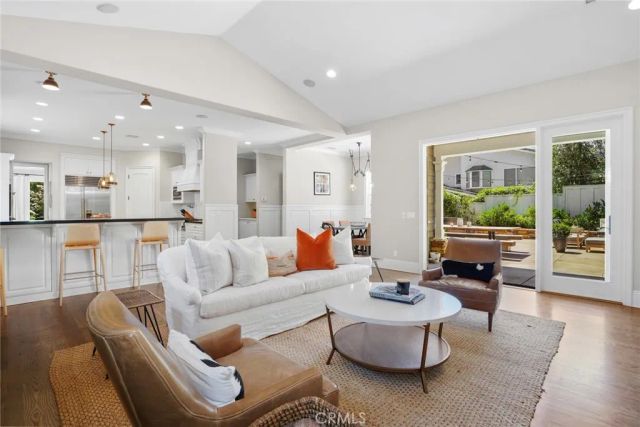 1836 Port Stanhope Place, Newport Beach, CA 92660
