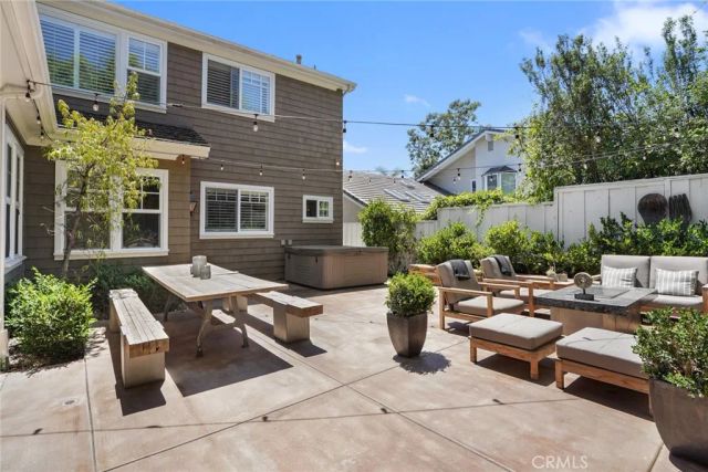 1836 Port Stanhope Place, Newport Beach, CA 92660