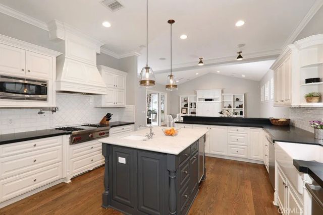 1836 Port Stanhope Place, Newport Beach, CA 92660