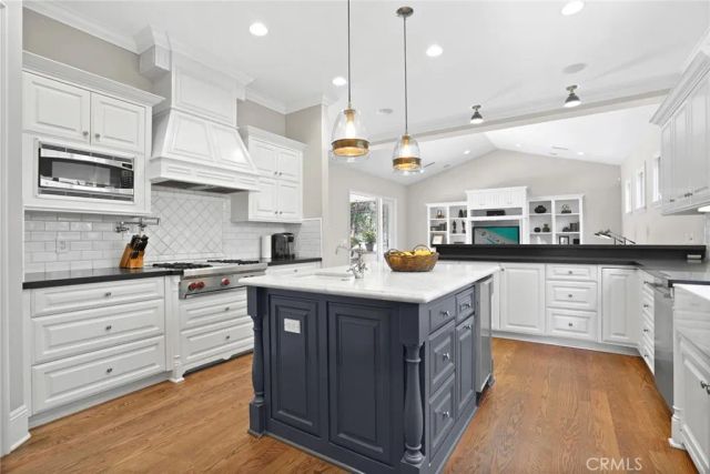 1836 Port Stanhope Place, Newport Beach, CA 92660