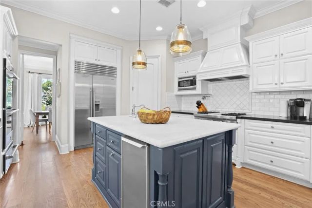 1836 Port Stanhope Place, Newport Beach, CA 92660