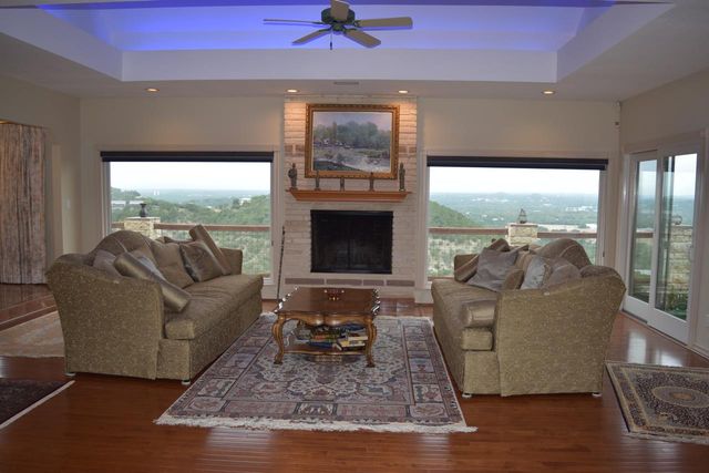 695 Sunset DR, Wimberley, TX 78676