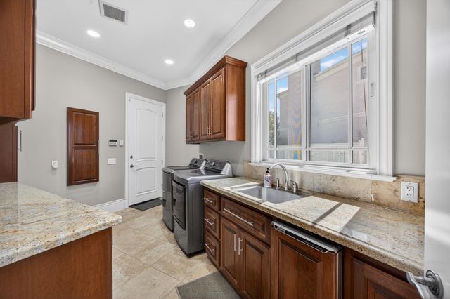 9569 De La Rosa Pl, Elk Grove, CA 95758