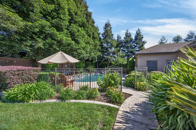 9569 De La Rosa Pl, Elk Grove, CA 95758