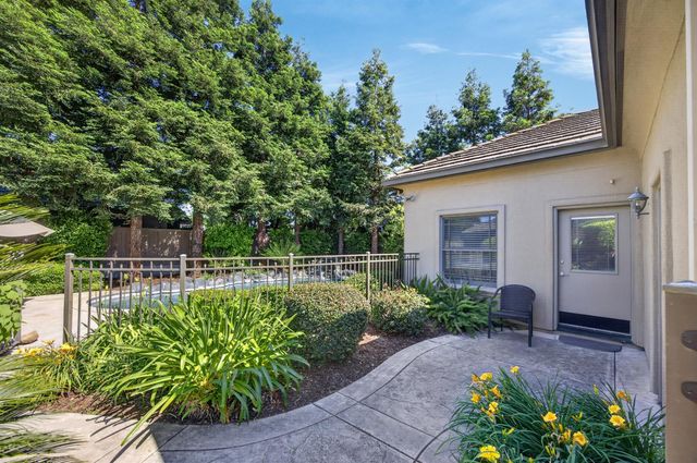 9569 De La Rosa Pl, Elk Grove, CA 95758