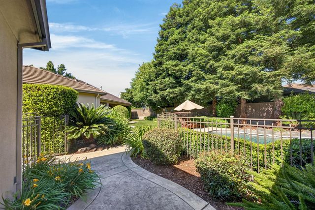 9569 De La Rosa Pl, Elk Grove, CA 95758