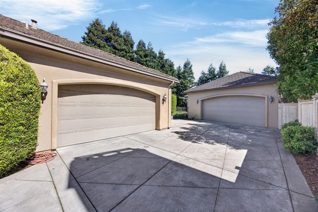 9569 De La Rosa Pl, Elk Grove, CA 95758