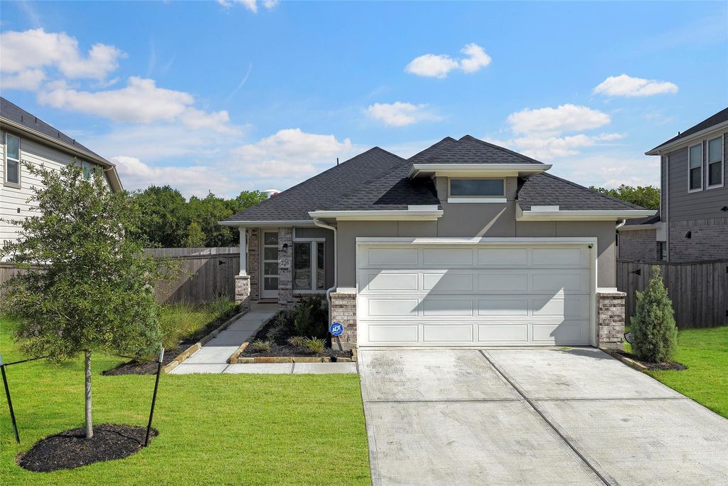 226 Orchard Laurel Drive, Alvin, TX 77511