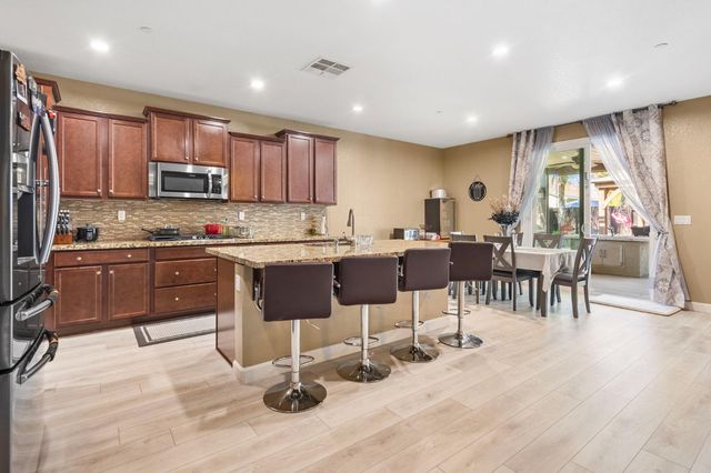 2317 Mathar Dr, Manteca, CA 95337