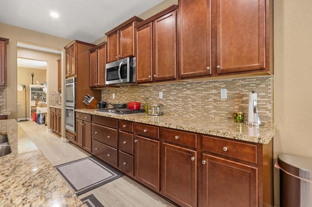 2317 Mathar Dr, Manteca, CA 95337