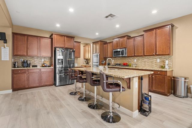 2317 Mathar Dr, Manteca, CA 95337