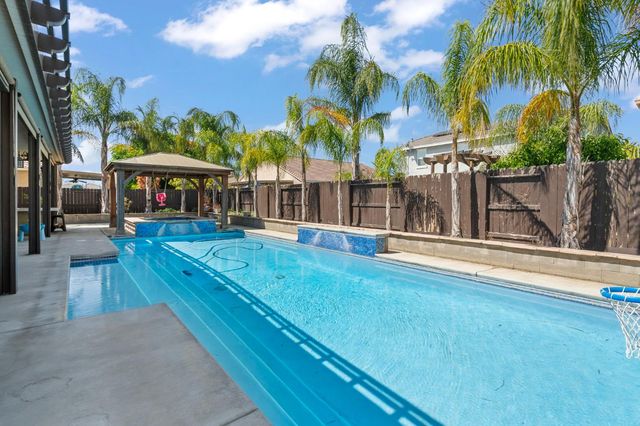 2317 Mathar Dr, Manteca, CA 95337