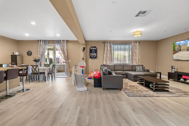 2317 Mathar Dr, Manteca, CA 95337