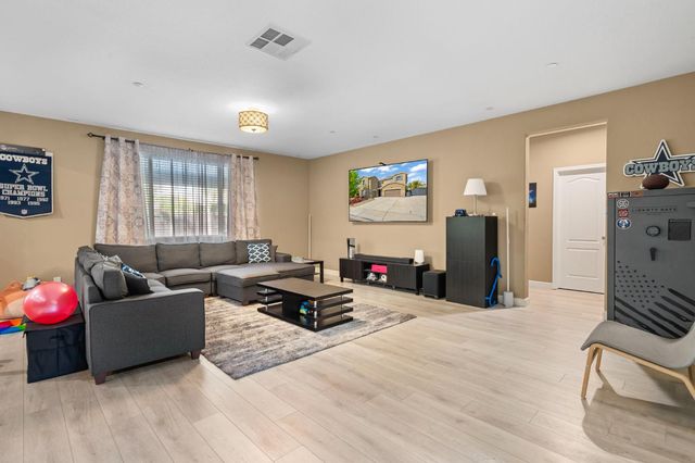 2317 Mathar Dr, Manteca, CA 95337