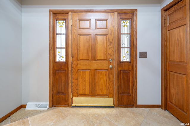 4490 HAMILTON Drive, Bettendorf, IA 52722