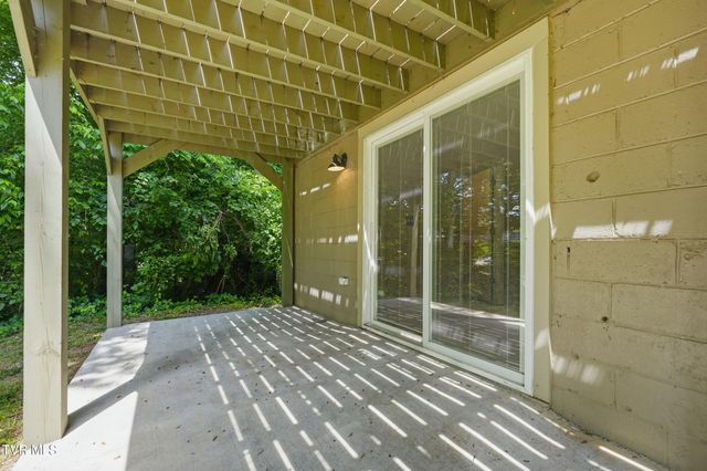 1516 Rock Rose Road, Bristol, TN 37620