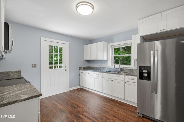 1516 Rock Rose Road, Bristol, TN 37620