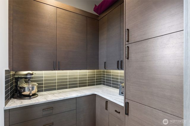 5629 Pleasure Point Lane SE, Bellevue, WA 98006