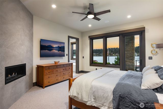 5629 Pleasure Point Lane SE, Bellevue, WA 98006