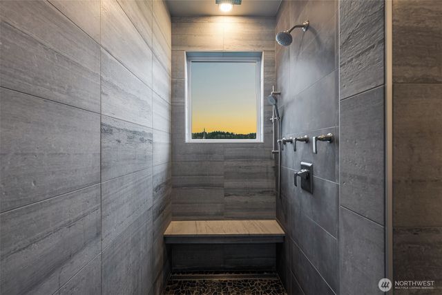 5629 Pleasure Point Lane SE, Bellevue, WA 98006