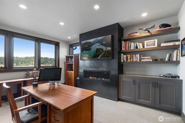 5629 Pleasure Point Lane SE, Bellevue, WA 98006