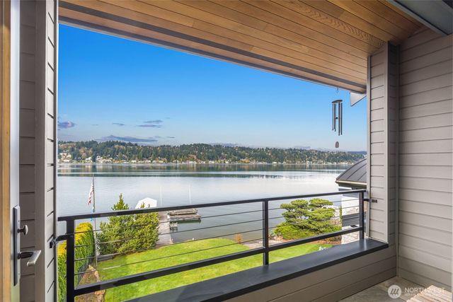 5629 Pleasure Point Lane SE, Bellevue, WA 98006