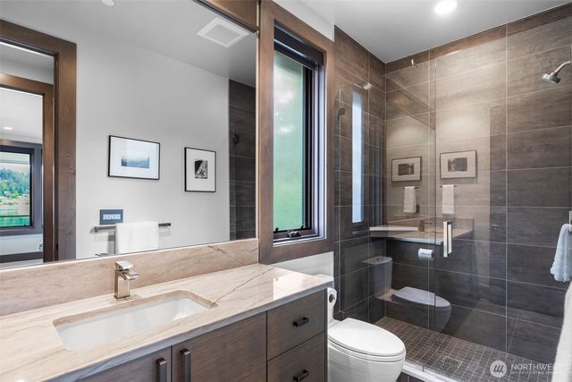 5629 Pleasure Point Lane SE, Bellevue, WA 98006