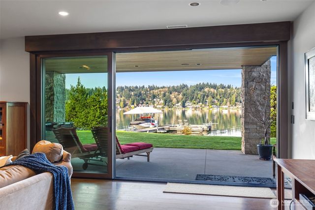 5629 Pleasure Point Lane SE, Bellevue, WA 98006