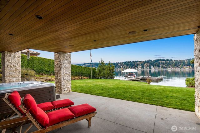 5629 Pleasure Point Lane SE, Bellevue, WA 98006