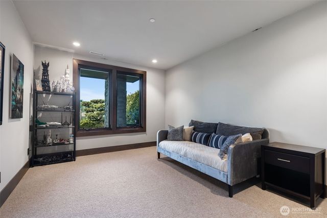 5629 Pleasure Point Lane SE, Bellevue, WA 98006