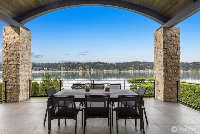 5629 Pleasure Point Lane SE, Bellevue, WA 98006