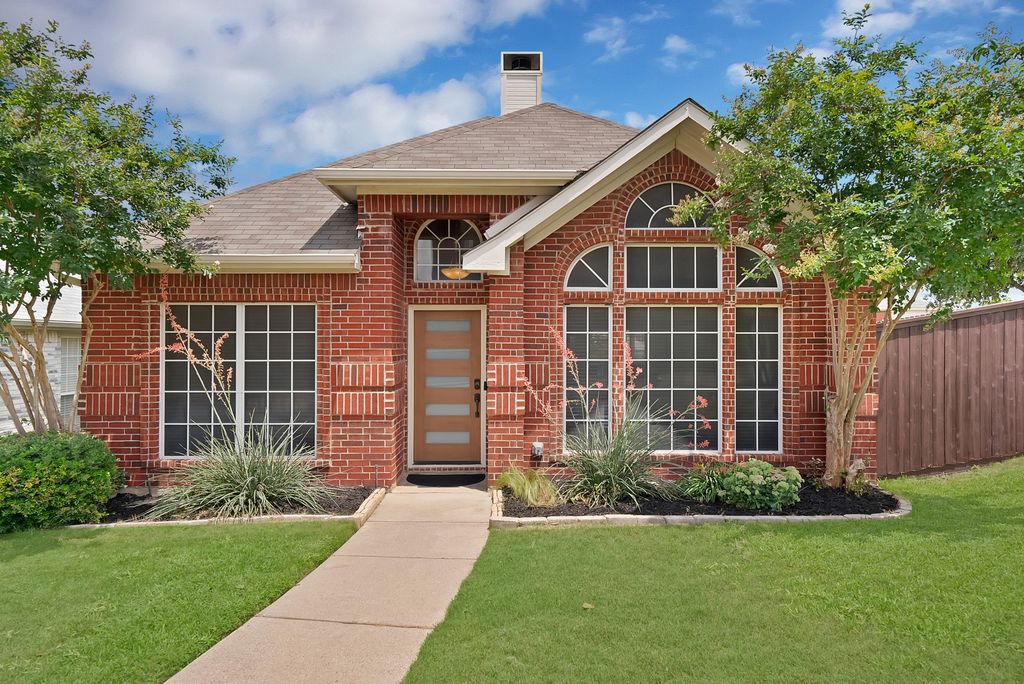 1348 Dallshan Drive, Carrollton, TX 75007