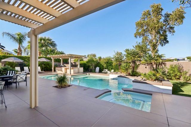 12 Calais Circle, Rancho Mirage, CA 92270