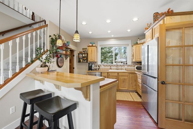 820 N Vernon Ave, Deer Park, WA 99006