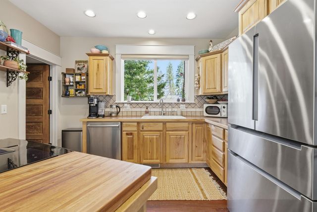 820 N Vernon Ave, Deer Park, WA 99006